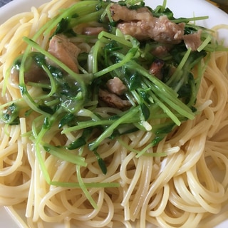 焼き鳥缶で簡単！焼き鳥と豆苗のパスタ